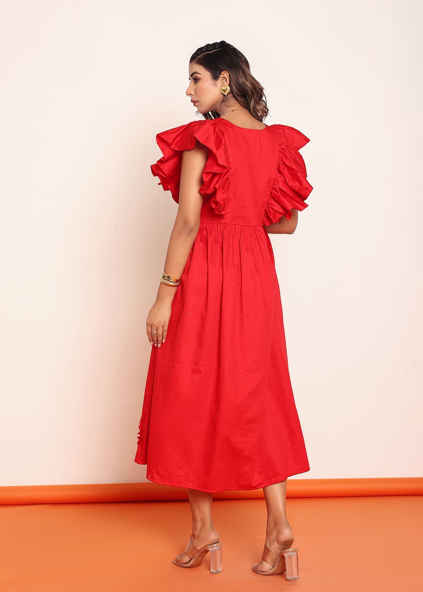 Midi dress with ruffled sleeeve