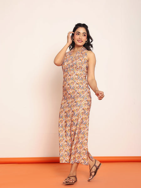 Body hugged dress with adjustable closing