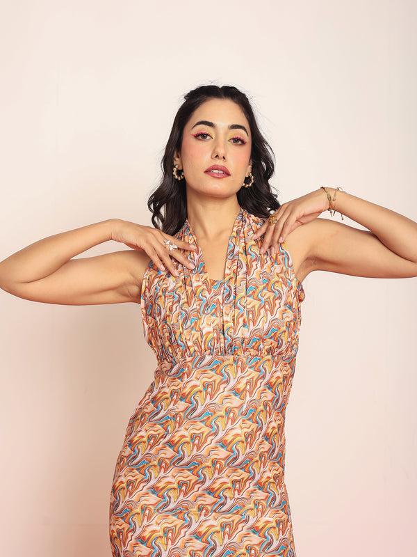 Body hugged dress with adjustable closing