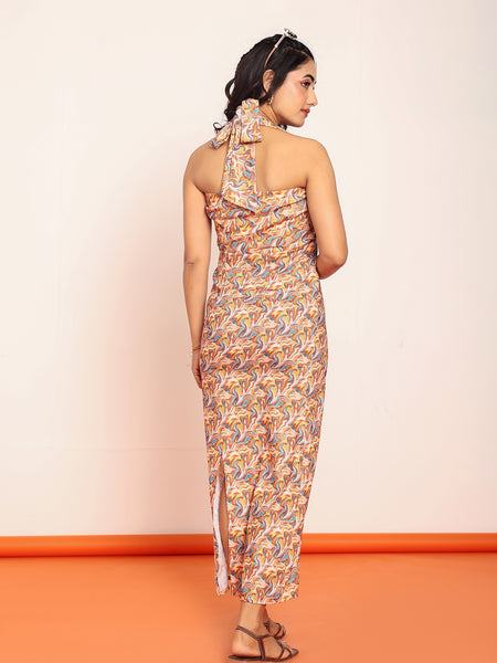 Body hugged dress with adjustable closing