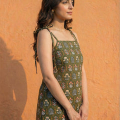 Women Deep Green Floral Printed Cotton Kurti with Shoulder Tie-Up